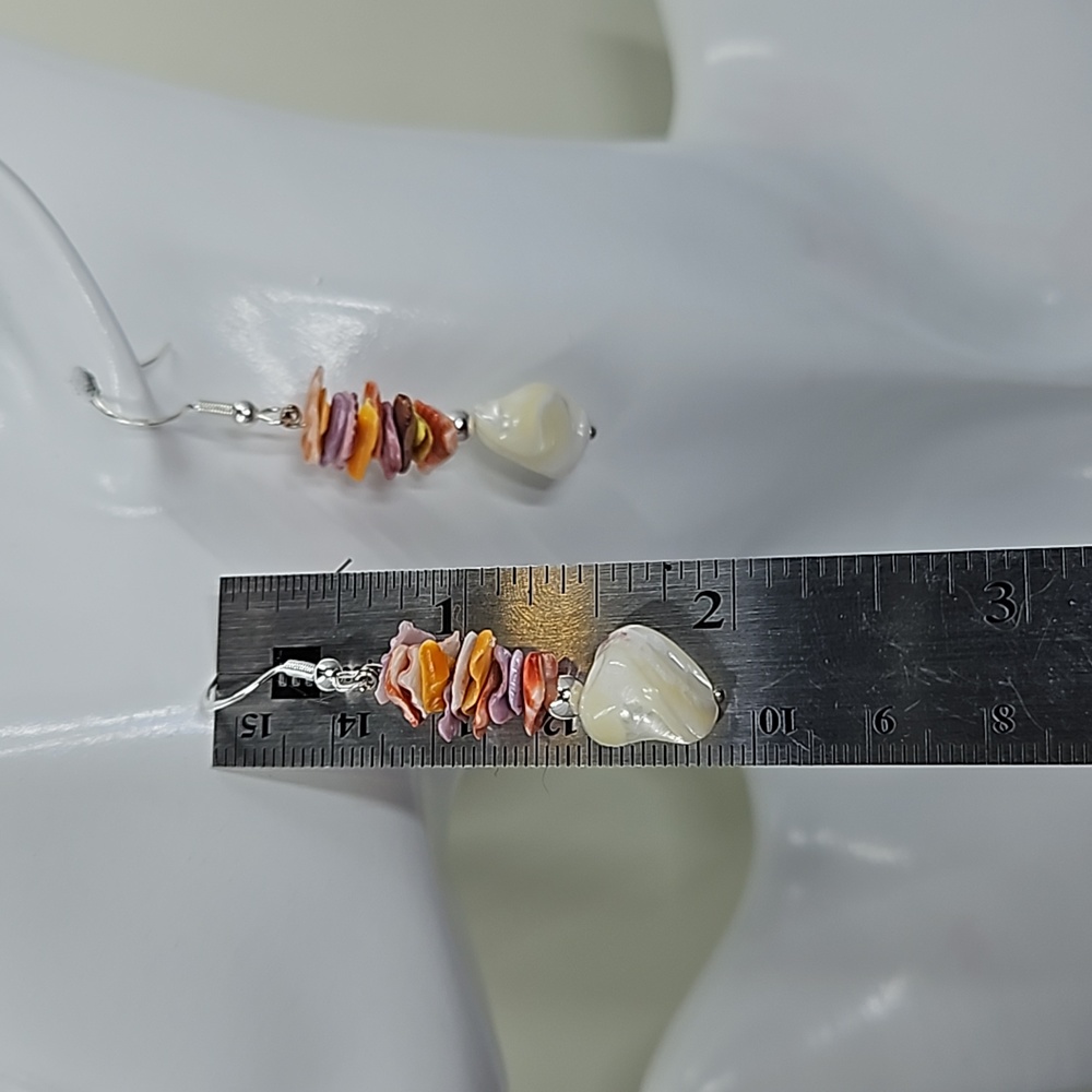 Handmade mother of pearl and dyed shell chips - Picture 2 of 3